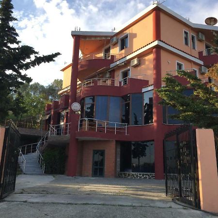 Hotel Moris Kryemëdhej Buitenkant foto