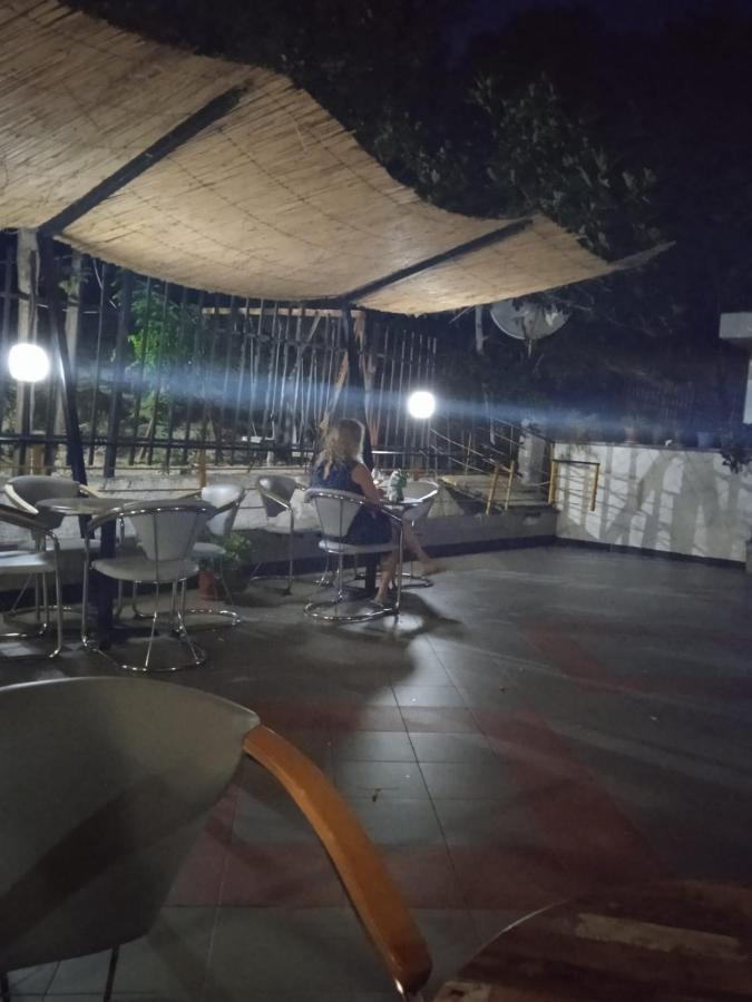 Hotel Moris Kryemëdhej Buitenkant foto