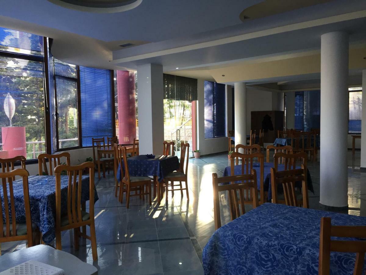 Hotel Moris Kryemëdhej Buitenkant foto
